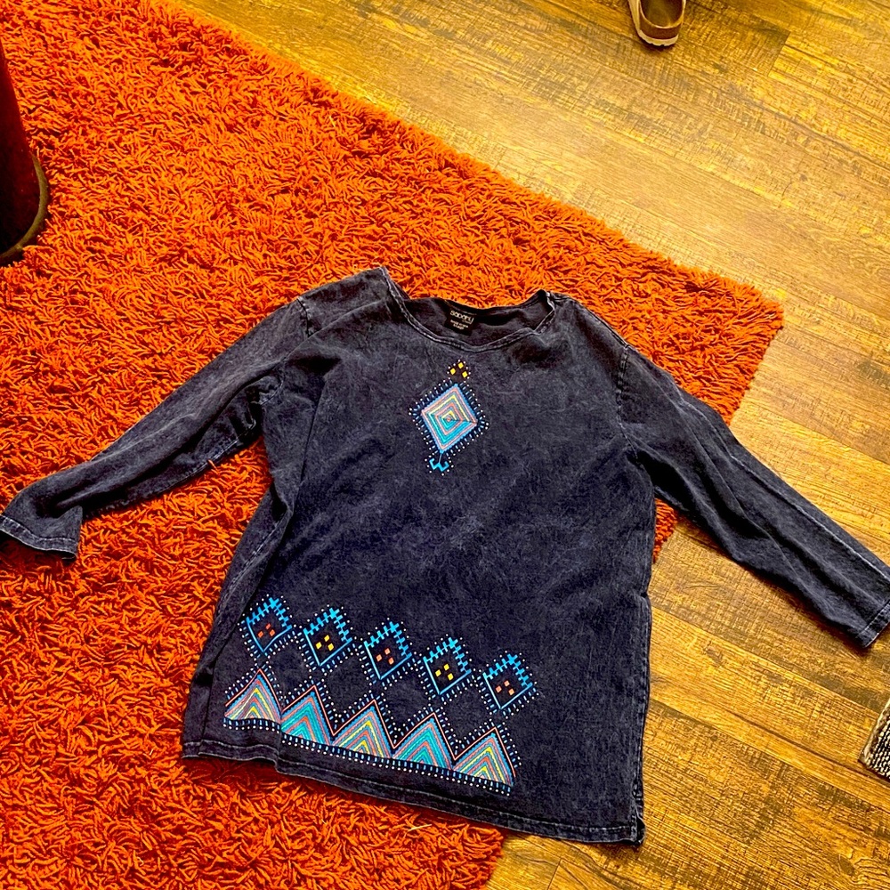 Sabaku artwear womens 3/4 sleeve Aztec/Boho style acid wash distressed top USA